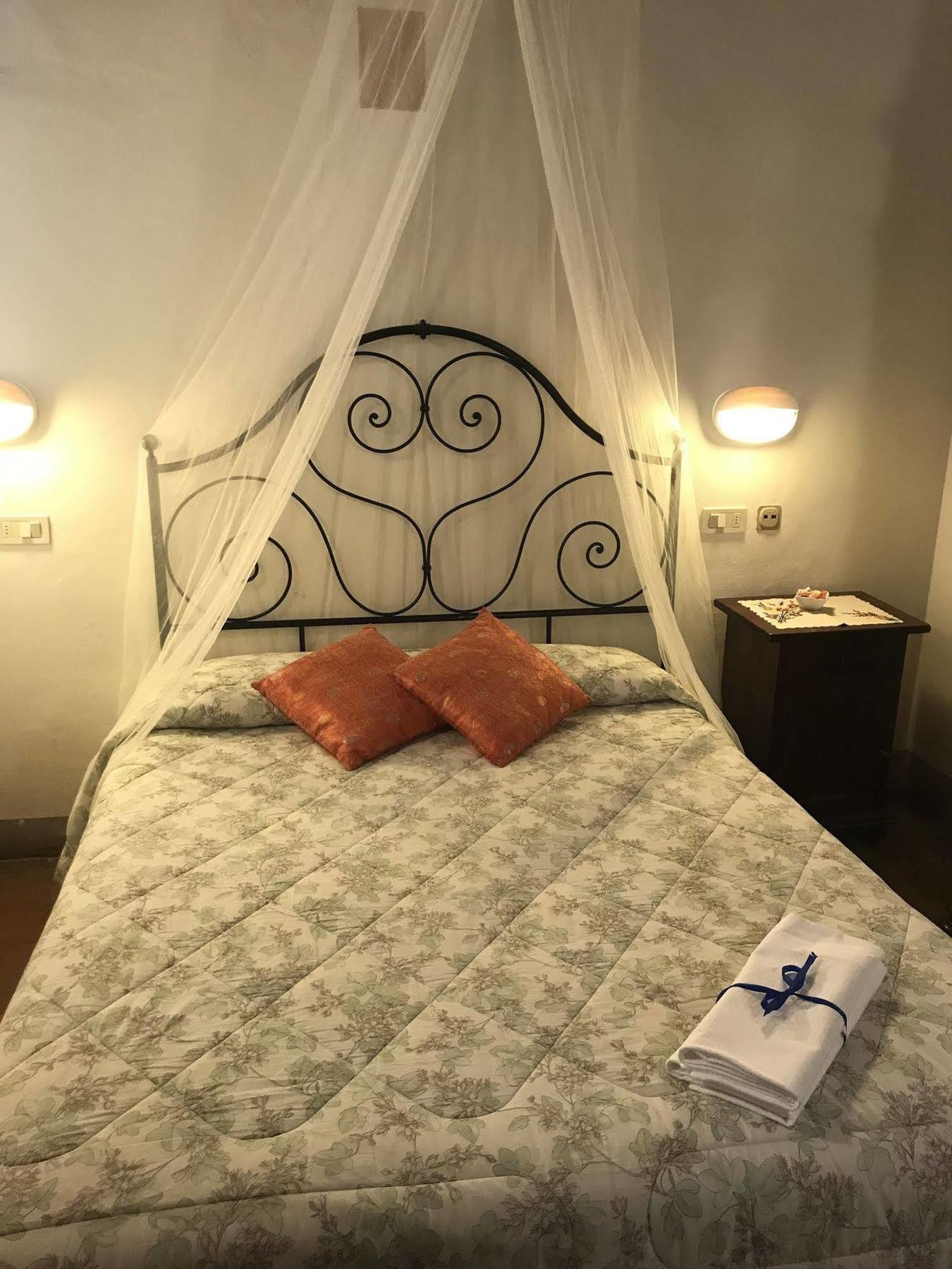 Camere Gozzante П'єнца Екстер'єр фото
